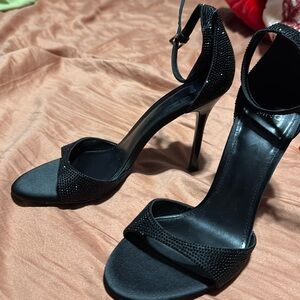 I buy this heels on my trip to Barcelona but they don’t feet on me anymore, new